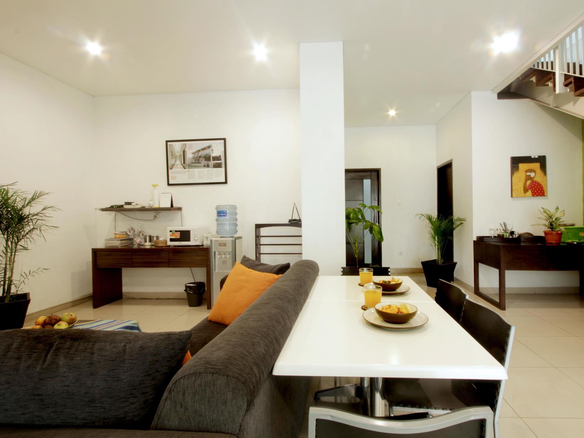 Omah Dasar Hotel จาการ์ตา ภายนอก รูปภาพ